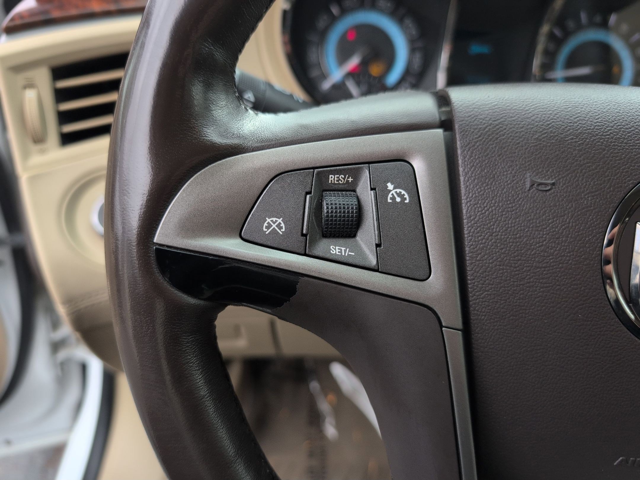 Used 2010 Buick LaCrosse CXL w/ Luxury Package image 16