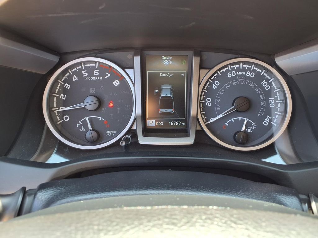Used 2022 Toyota Tacoma SR5 image 21