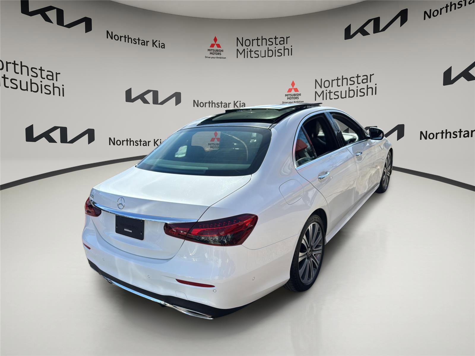 Used 2022 Mercedes-Benz E 350 Sedan image 5