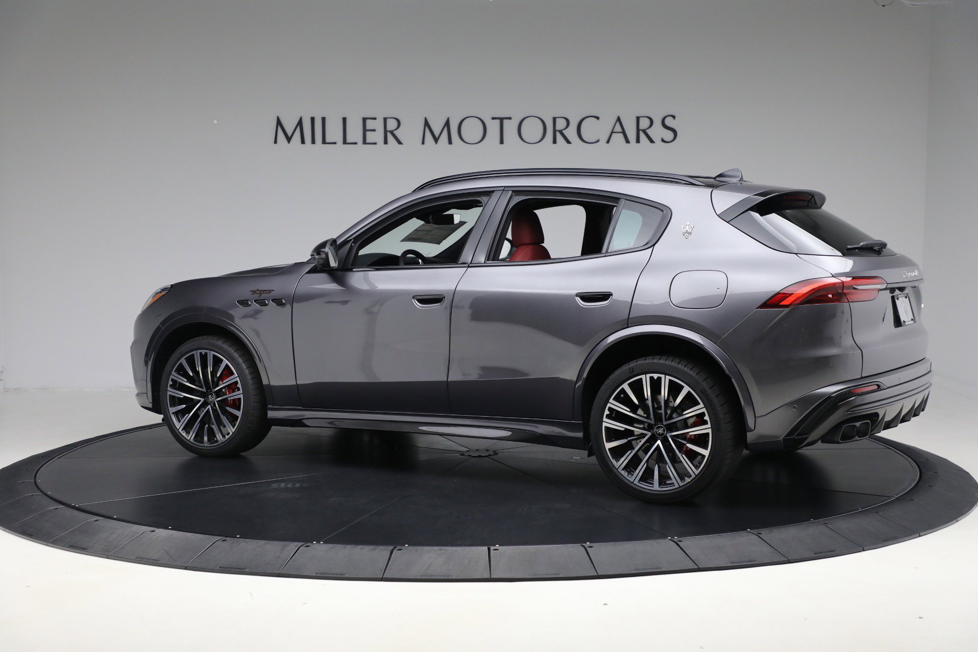 New 2025 Maserati Grecale Trofeo image 4