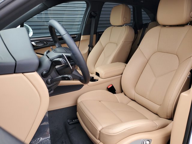 Used 2025 Porsche Macan image 5