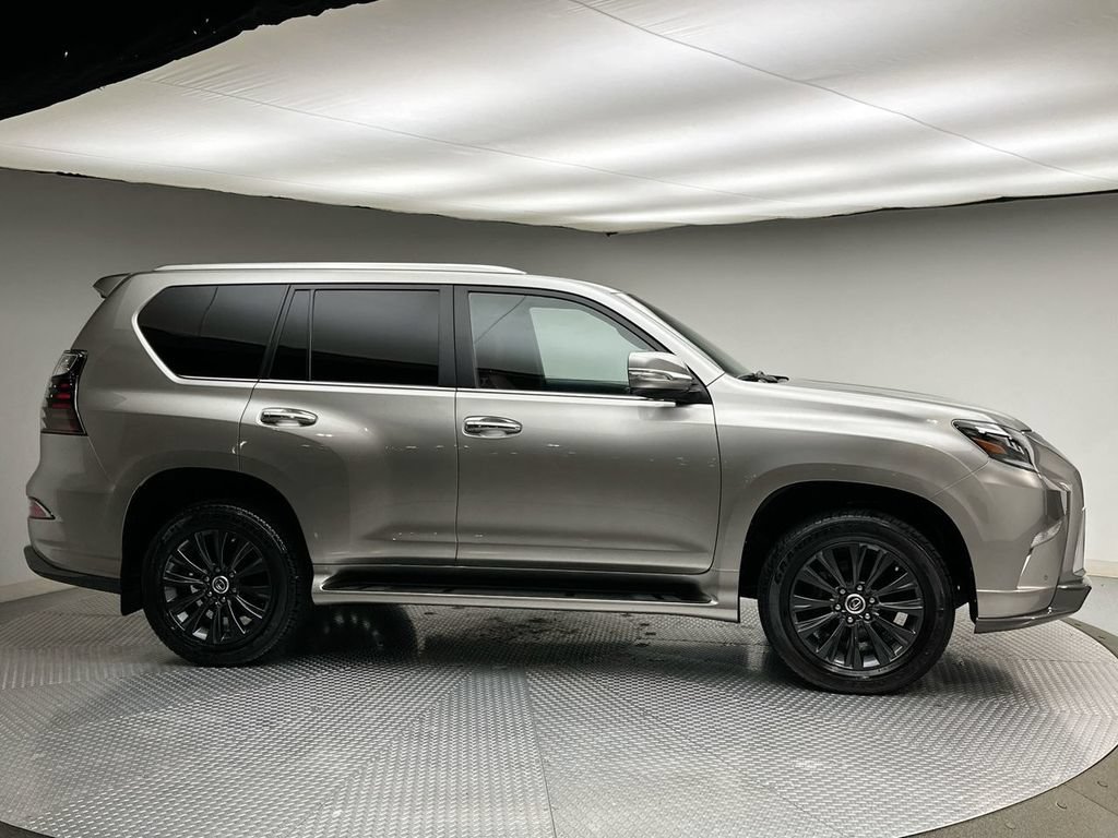 Used 2023 Lexus GX 460 Premium w/ Accessory Package AWD/4WD image 14