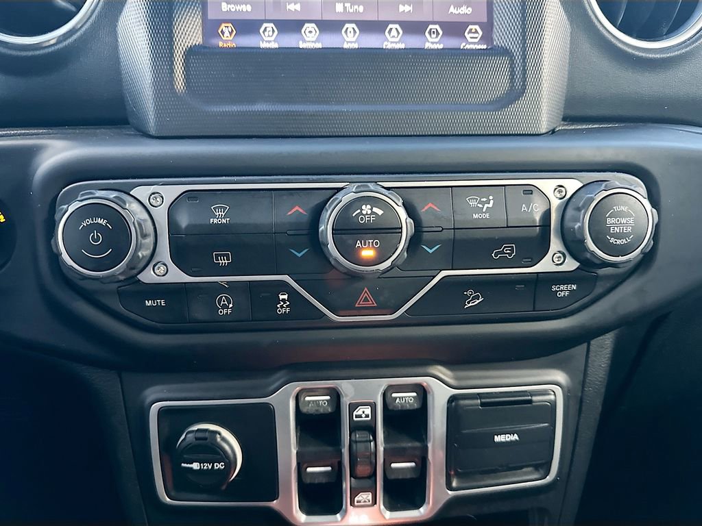 Used 2018 Jeep Wrangler Unlimited Sahara image 19