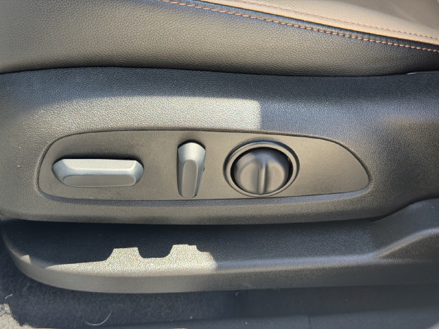 Used 2024 Chevrolet Equinox Premier FWD image 18