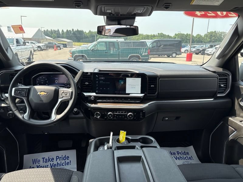 Used 2024 Chevrolet Silverado 1500 LT AWD/4WD image 16