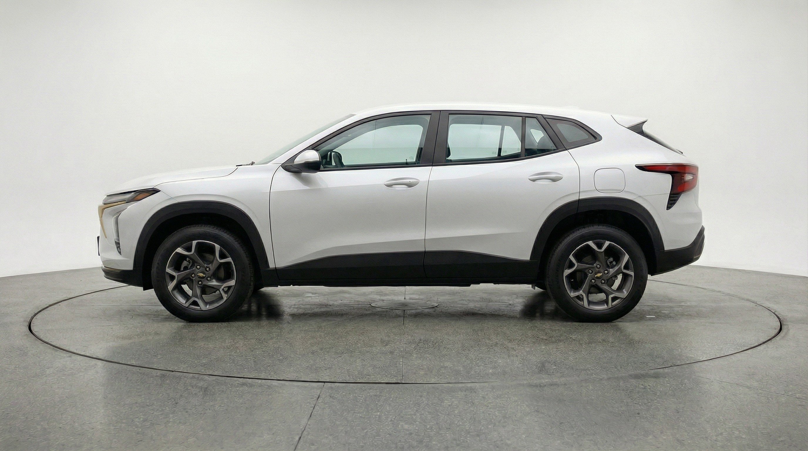 Used 2025 Chevrolet Trax LT w/ LT Convenience Package FWD image 5