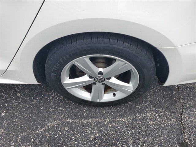 Used 2012 Volkswagen Passat 2.5 SE image 6