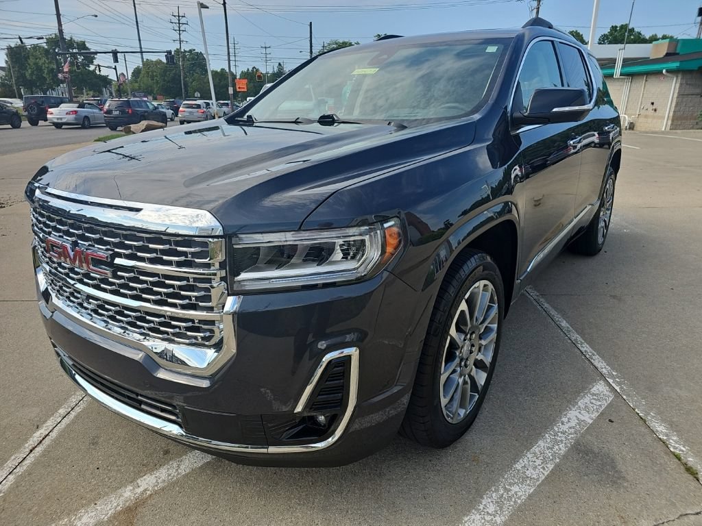 Used 2023 GMC Acadia Denali w/ Denali Ultimate Package AWD/4WD image 8