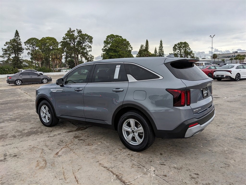 Certified 2024 Kia Sorento LX image 7
