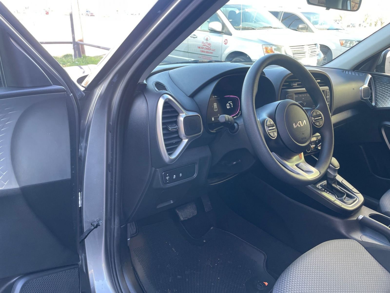 Used 2025 Kia Soul LX w/ LX Technology Package image 32