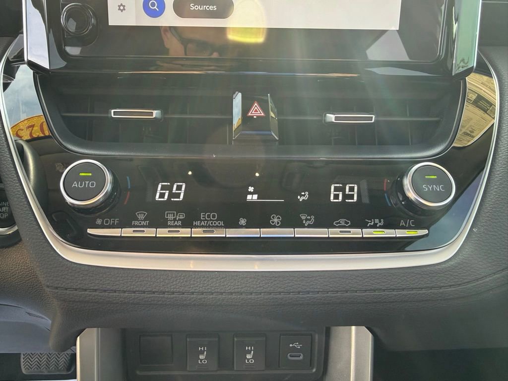 Used 2023 Toyota Corolla Cross XLE image 19