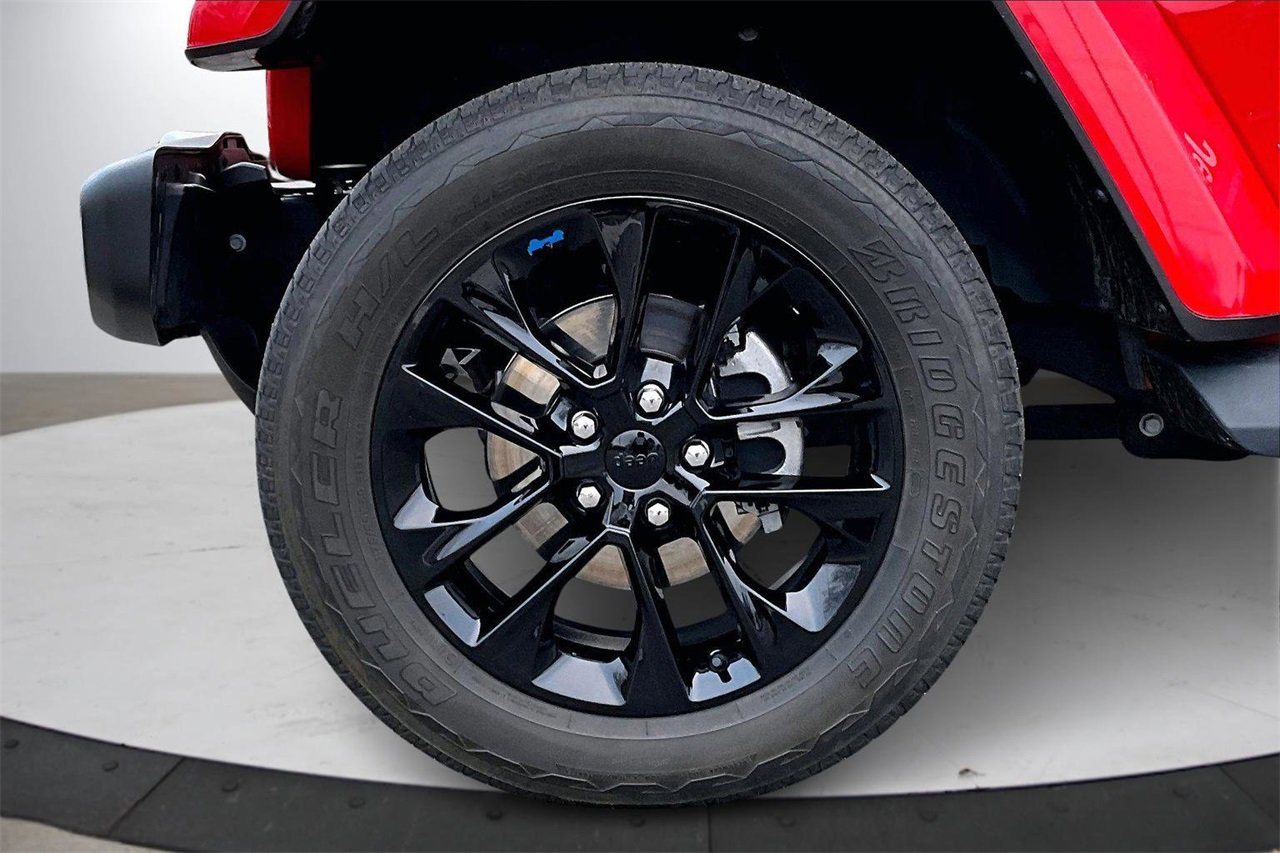 Used 2023 Jeep Wrangler Unlimited Sahara w/ Cold Weather Group image 32