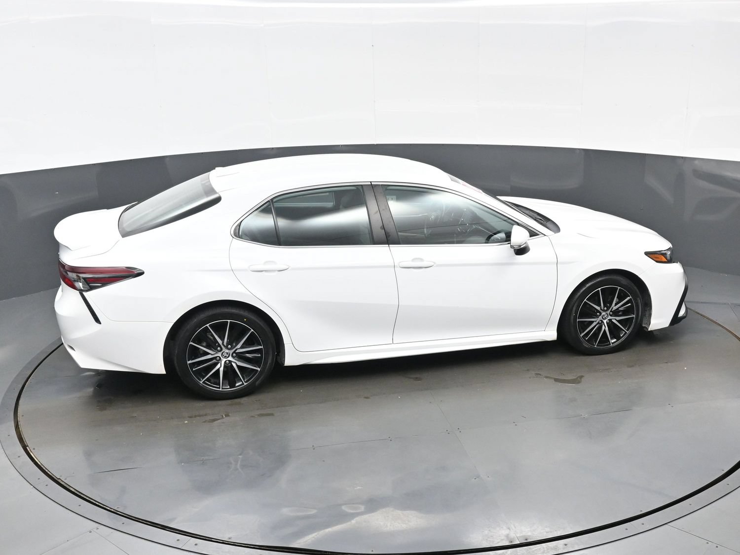 Used 2022 Toyota Camry SE FWD image 41