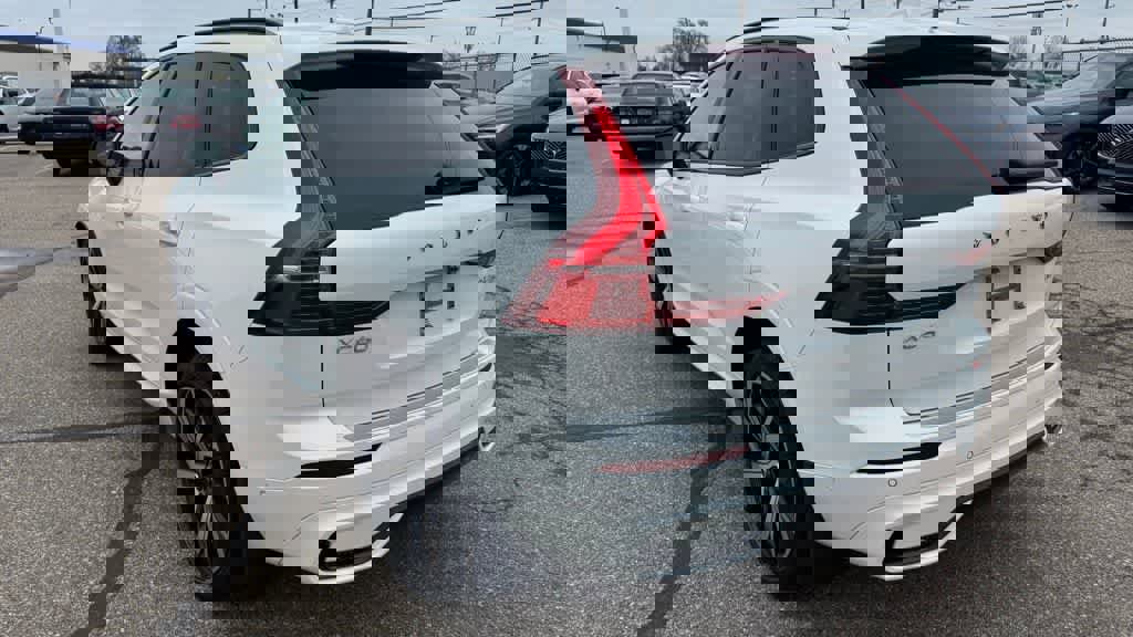 Used 2025 Volvo XC60 T8 Ultra w/ Protection Package Premier AWD/4WD image 7