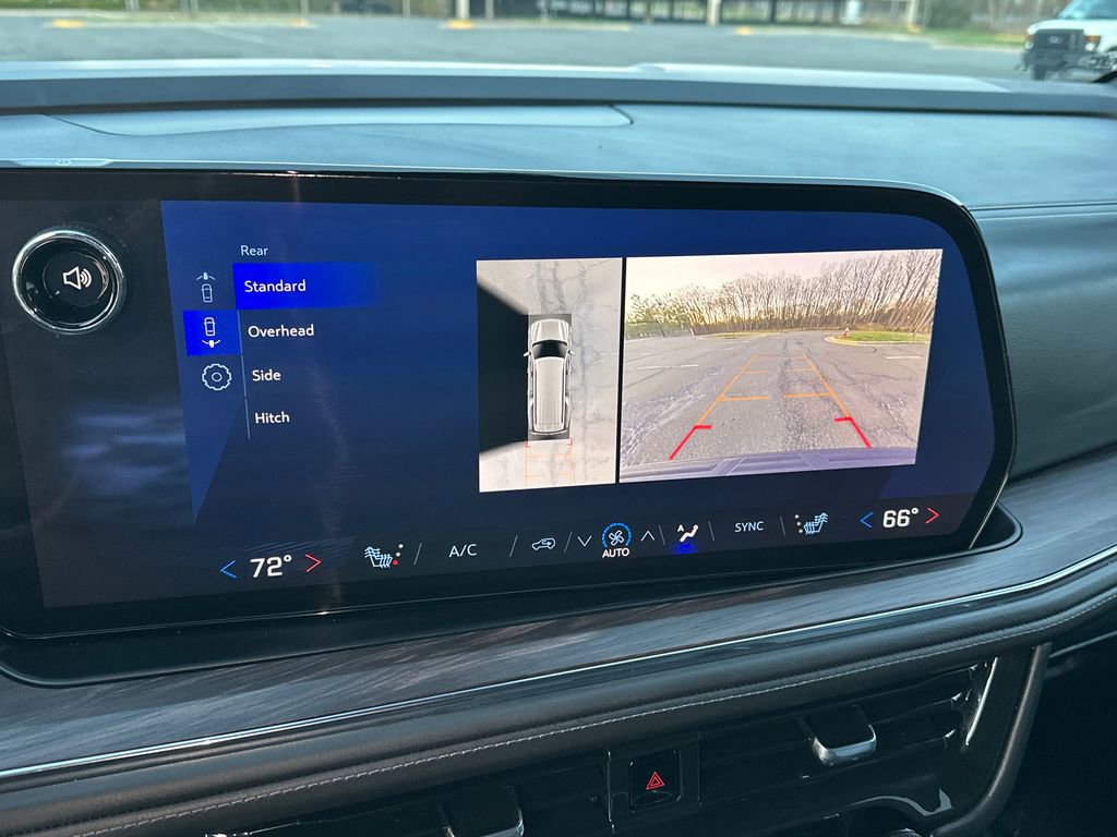 Used 2025 Chevrolet Suburban Z71 image 31