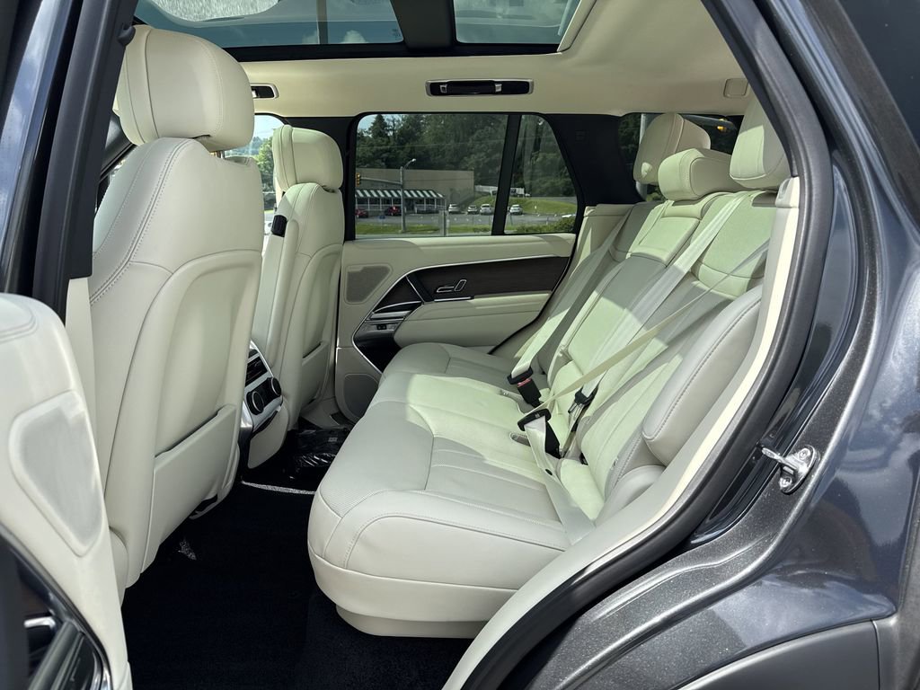 New 2025 Land Rover Range Rover SE image 11