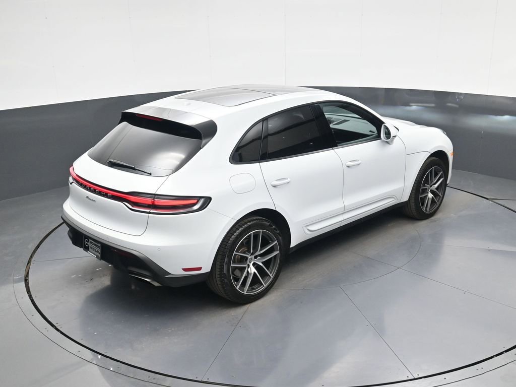 Used 2025 Porsche Macan AWD/4WD image 35