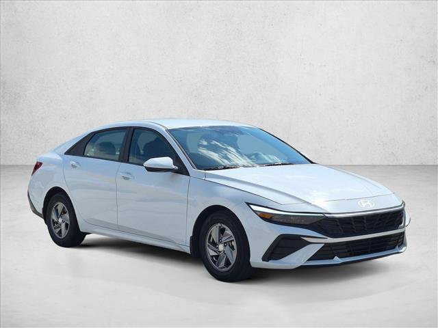 Used 2025 Hyundai Elantra SE FWD image 3