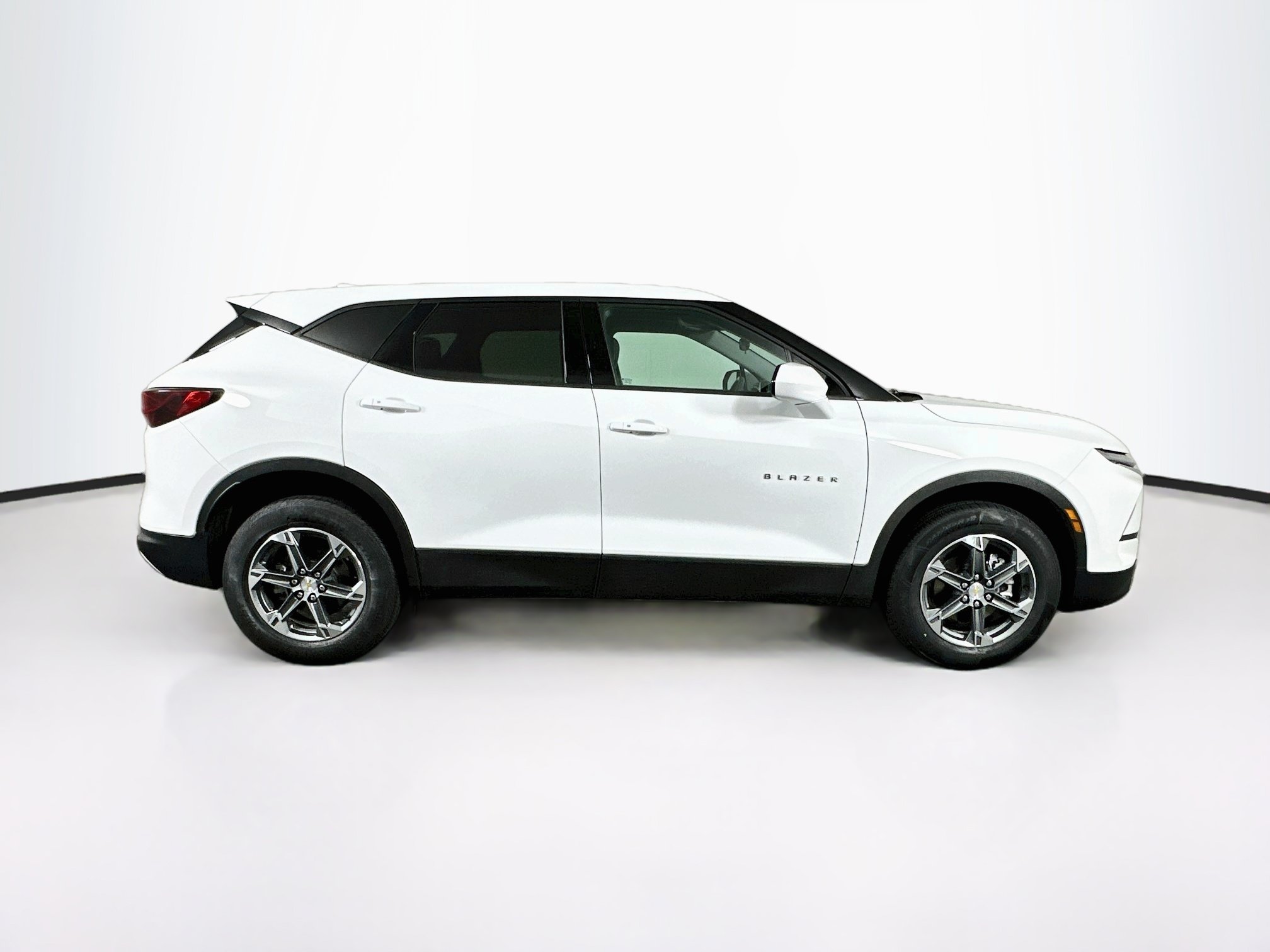 Used 2025 Chevrolet Blazer LT FWD image 10