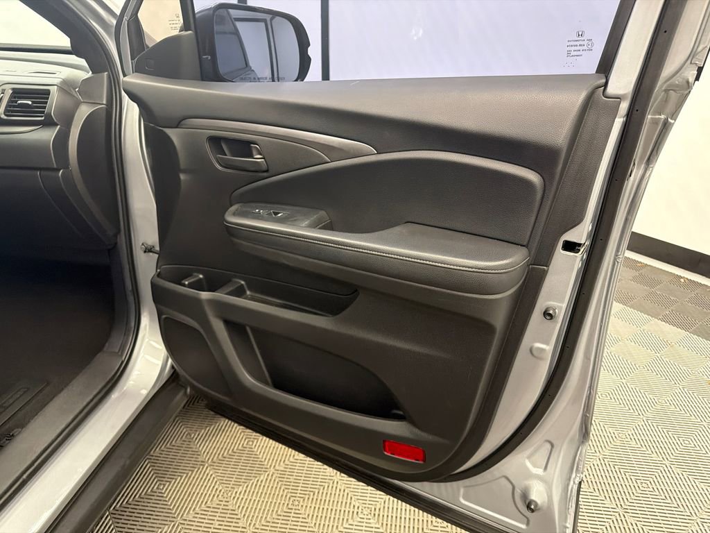 Used 2023 Honda Passport EX-L image 16