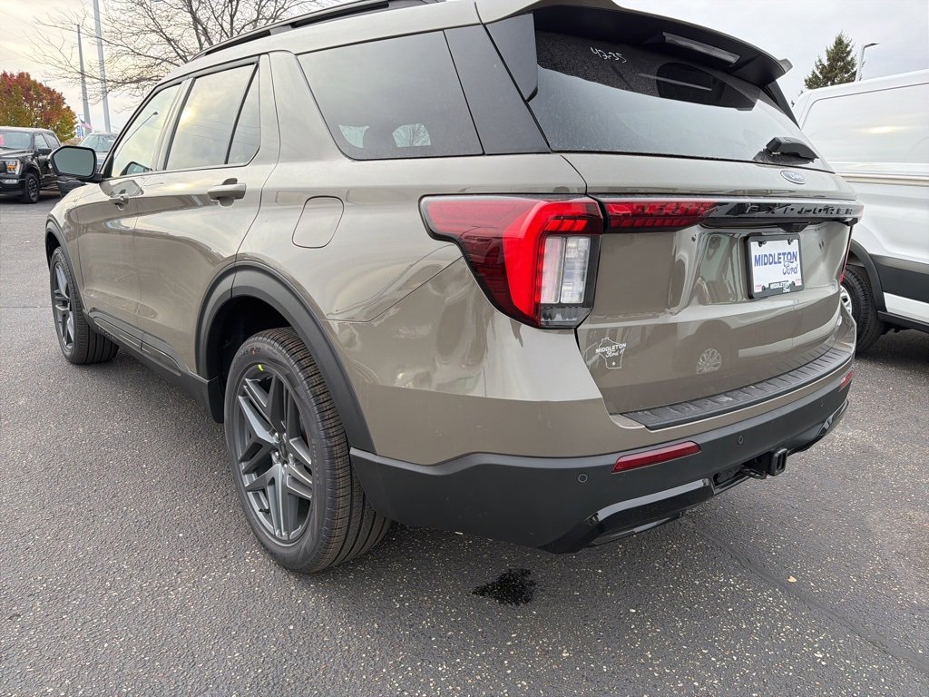 New 2026 Ford Explorer ST-Line w/ ST-Line Street Pack image 15