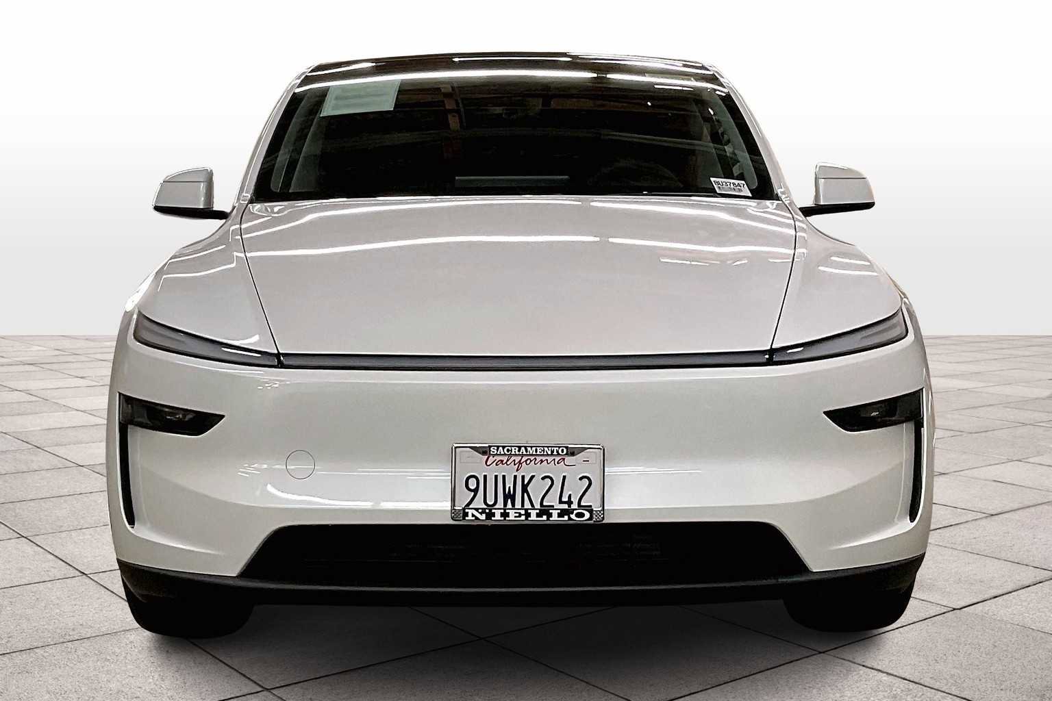 Used 2026 Tesla Model Y 2WD image 3