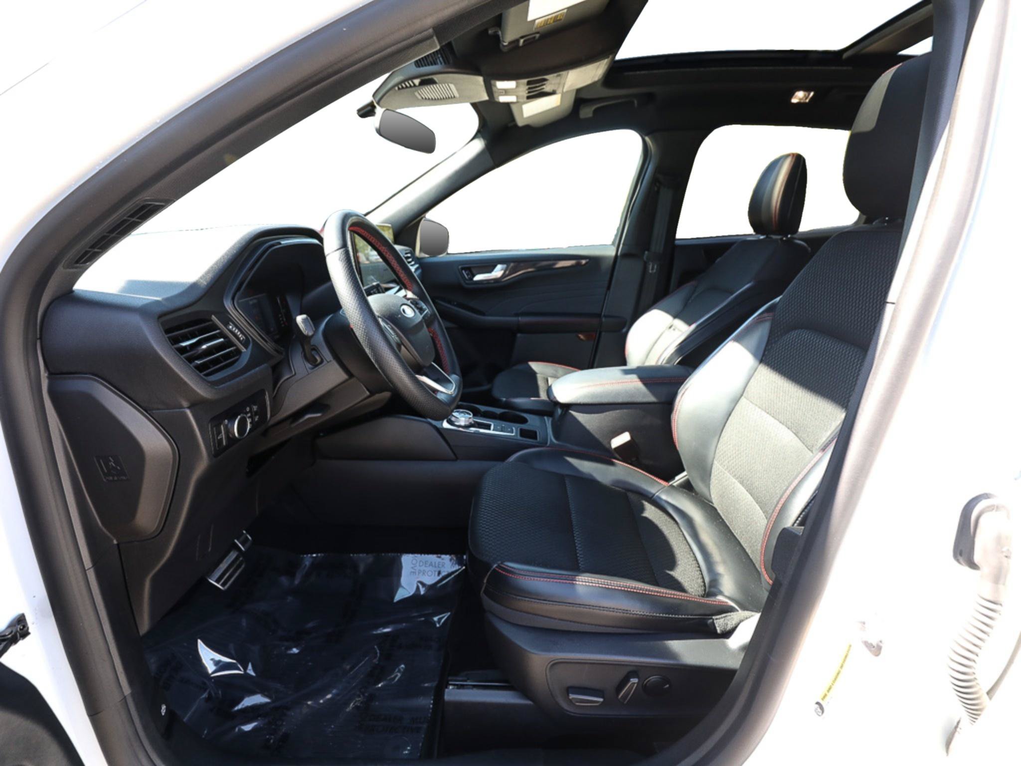 Used 2024 Ford Escape ST-Line w/ Tech Pack #1 AWD/4WD image 12