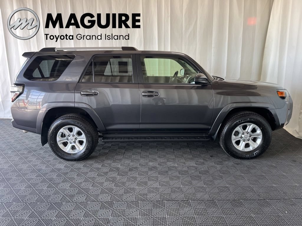 Used 2020 Toyota 4Runner SR5 AWD/4WD image 2