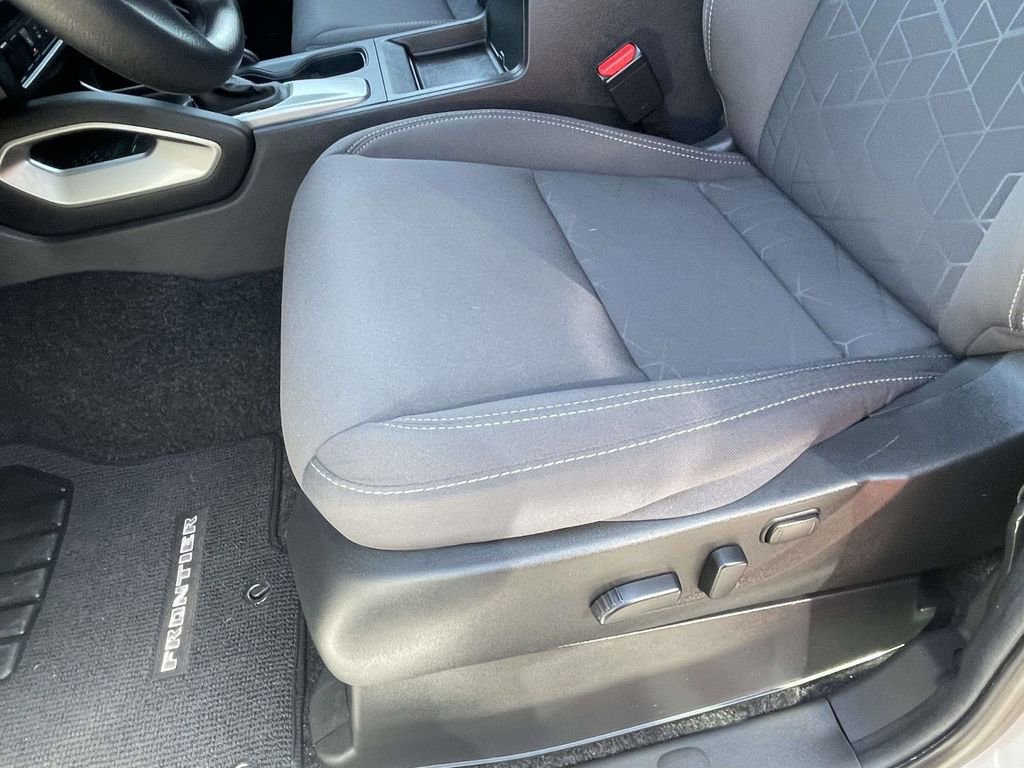 Used 2026 Nissan Frontier SV image 13