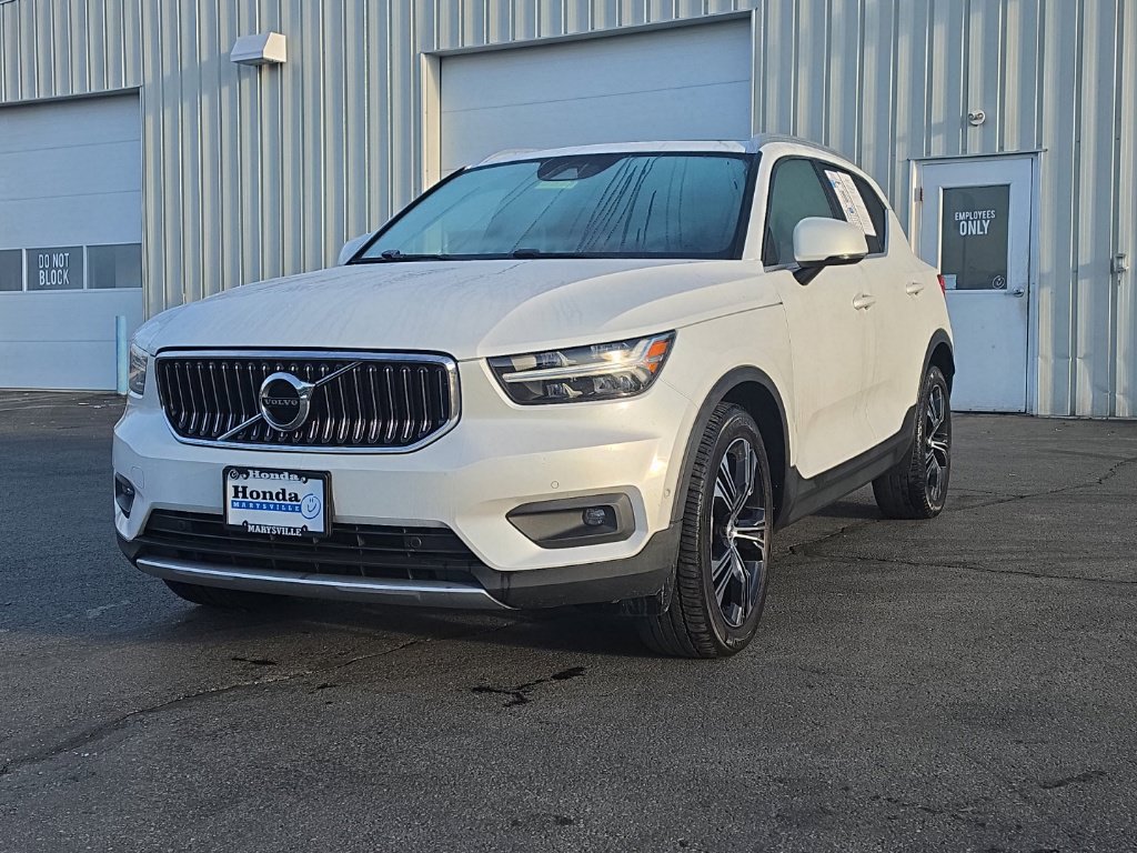 Used 2019 Volvo XC40 T4 Inscription FWD image 3
