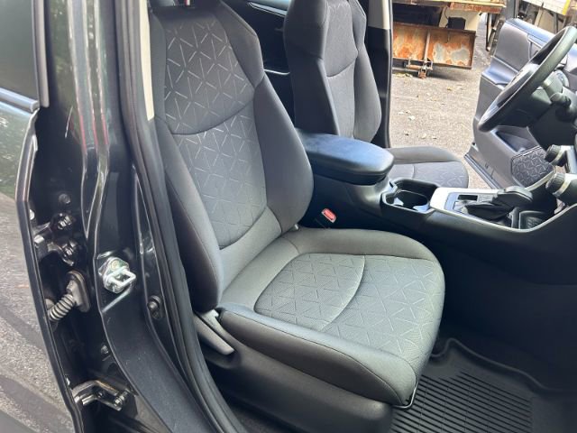 Used 2020 Toyota RAV4 XLE image 27