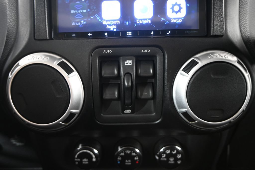 Used 2012 Jeep Wrangler Unlimited Rubicon w/ Connectivity Group AWD/4WD image 30