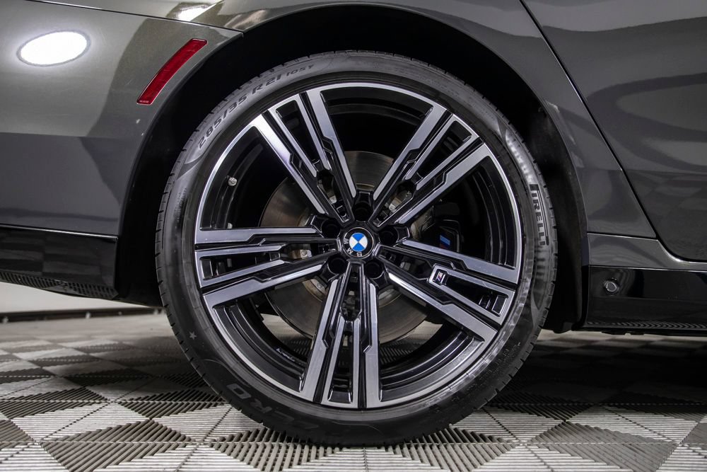 Used 2023 BMW 760i xDrive AWD/4WD image 40