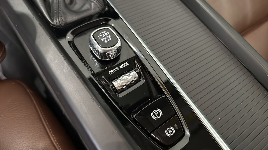 Used 2019 Volvo XC60 T6 Momentum w/ Advanced Package AWD/4WD image 23
