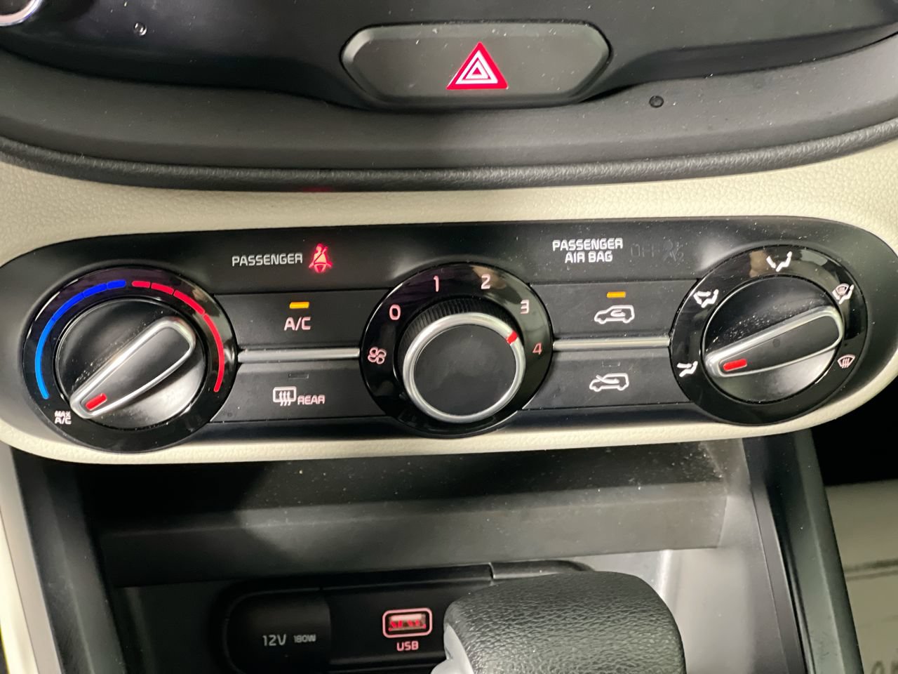 Used 2023 Kia Soul LX w/ LX Technology Package FWD image 24