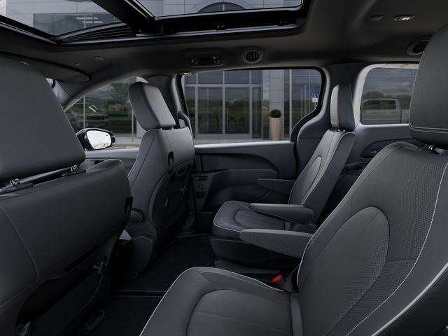 New 2027 Chrysler Pacifica Limited FWD image 30