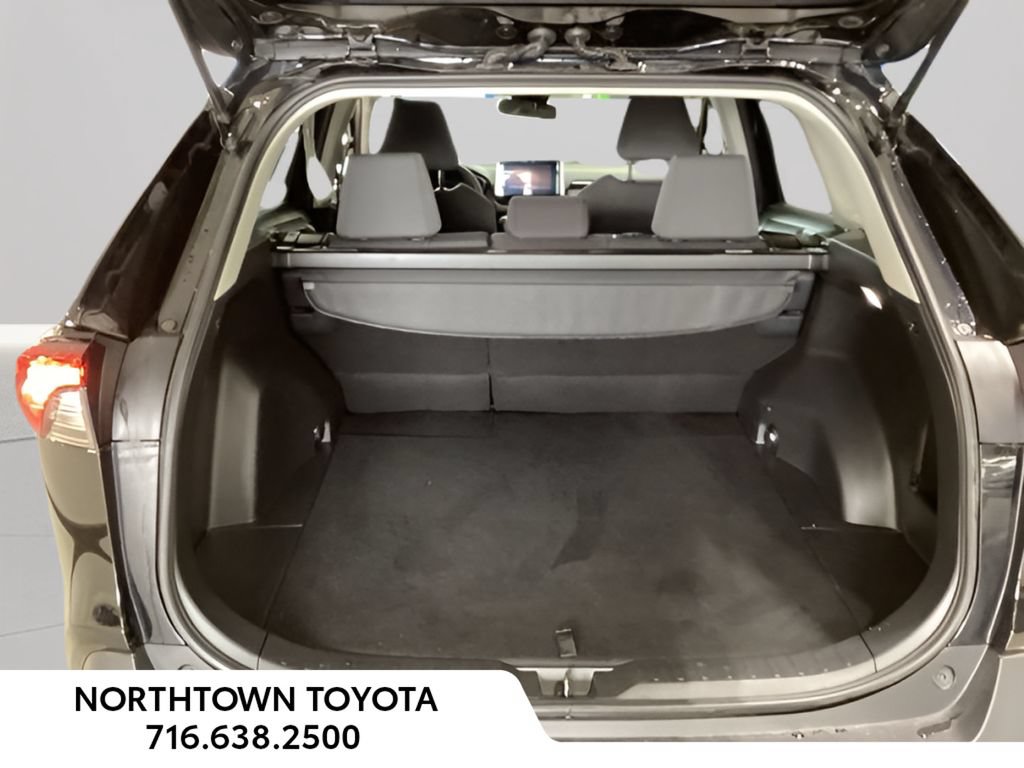 Used 2025 Toyota RAV4 XLE AWD/4WD image 9