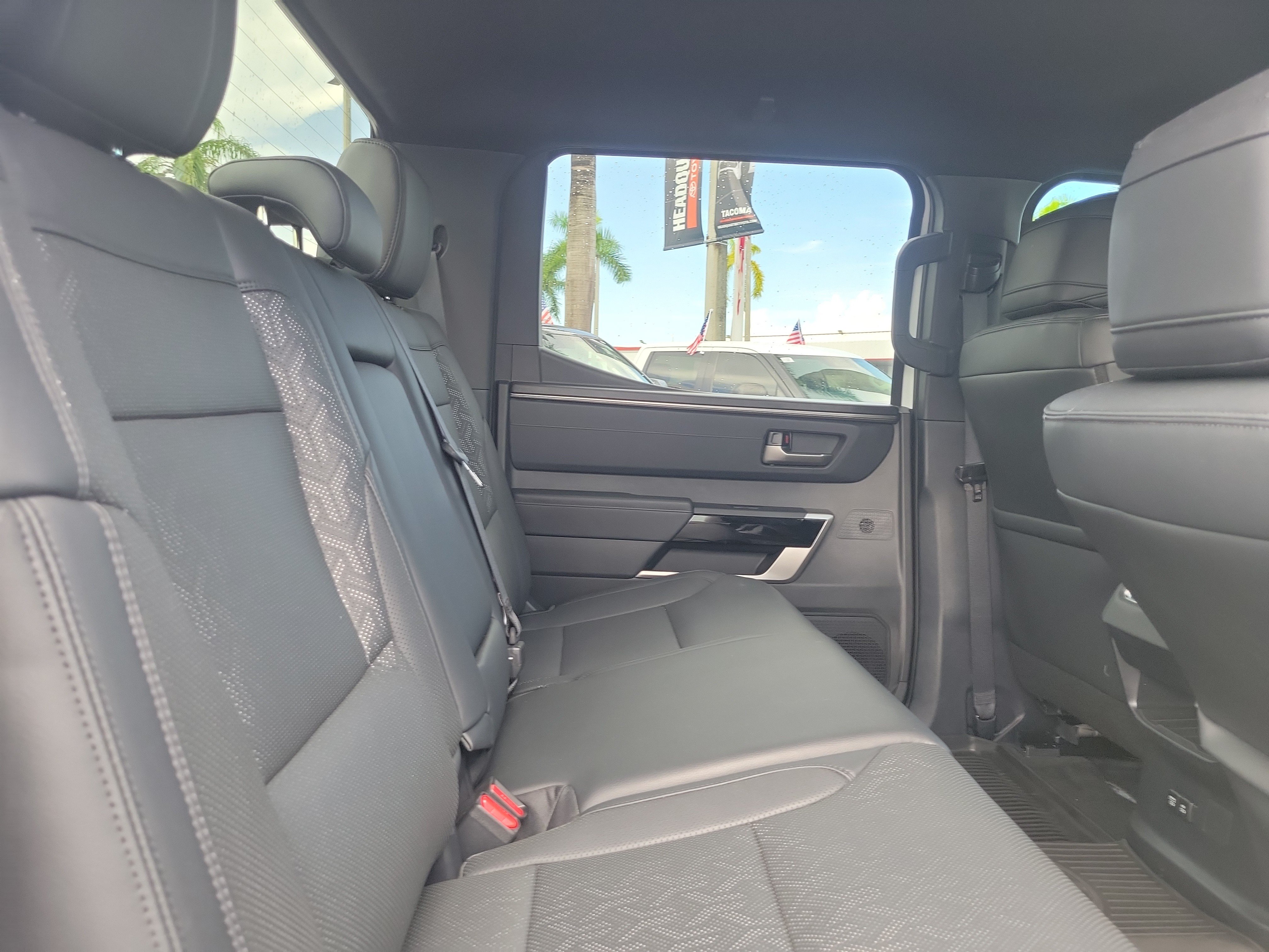 Used 2025 Toyota Tundra Limited AWD/4WD image 15