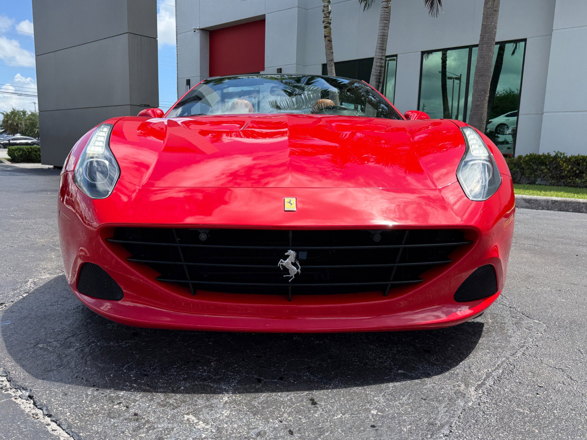 Used 2017 Ferrari California T RWD image 8