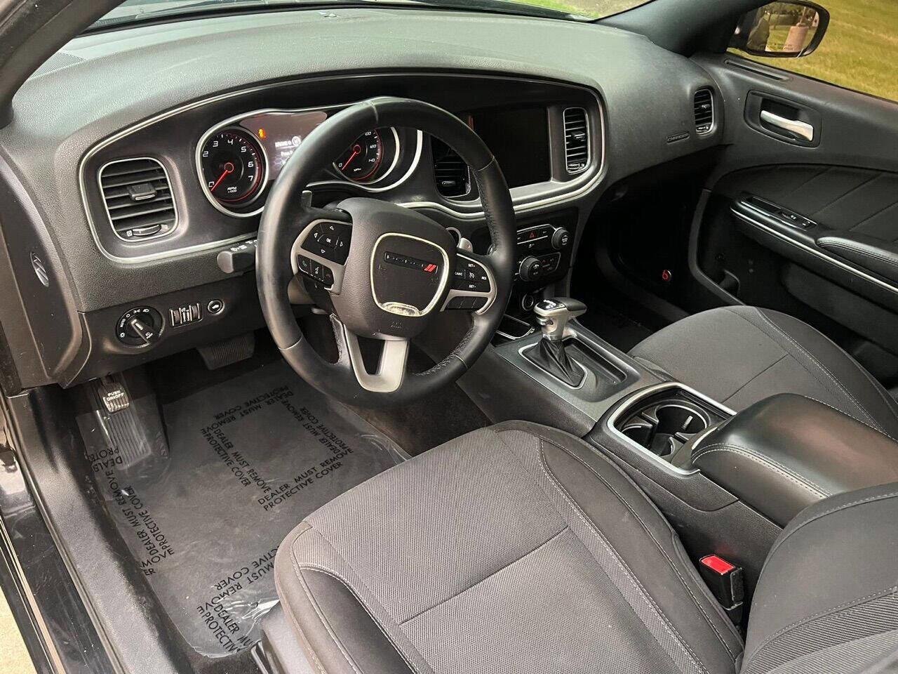 Used 2015 Dodge Charger SXT RWD image 10