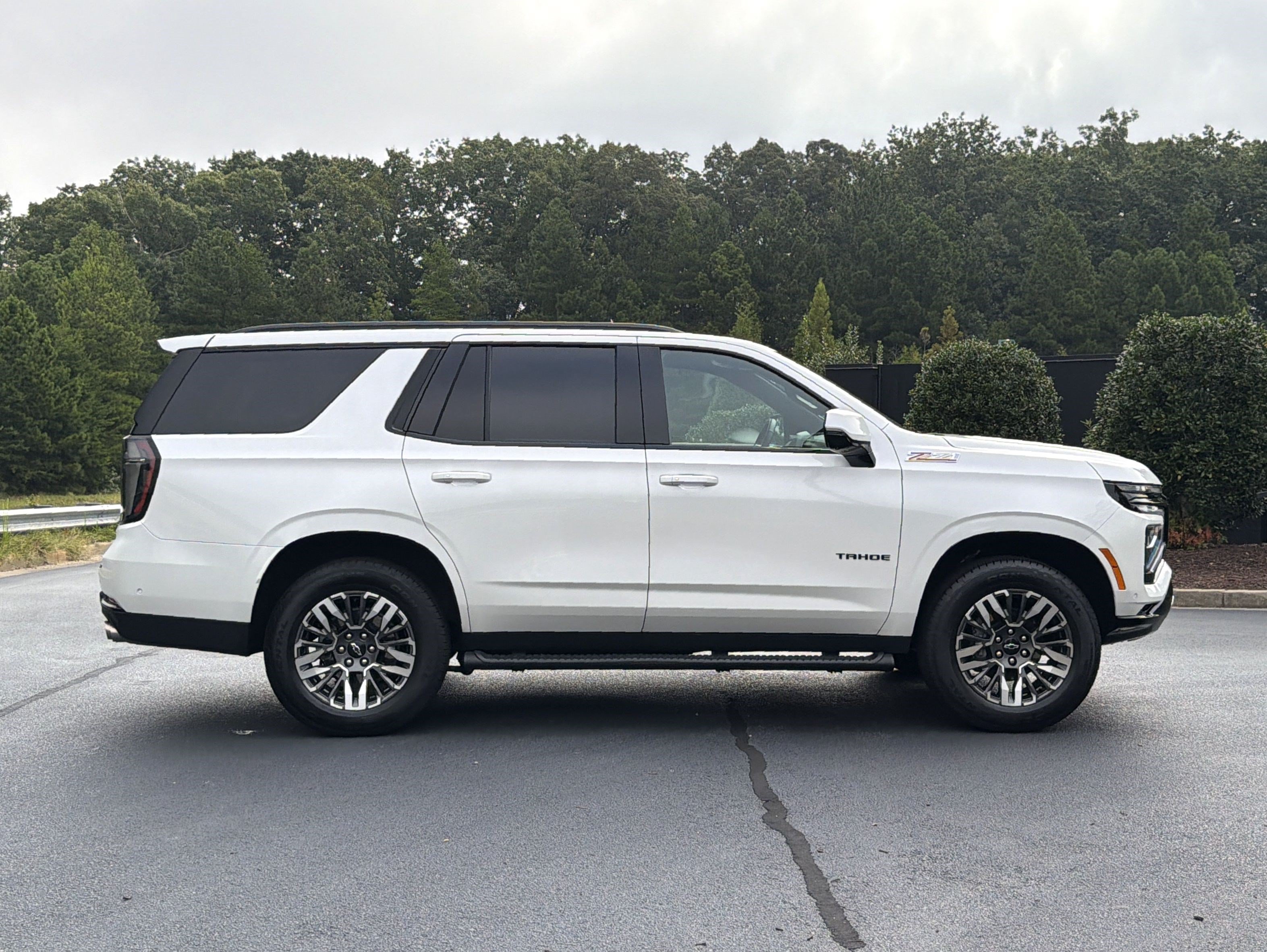 Used 2025 Chevrolet Tahoe Z71 w/ Comfort Package AWD/4WD image 5