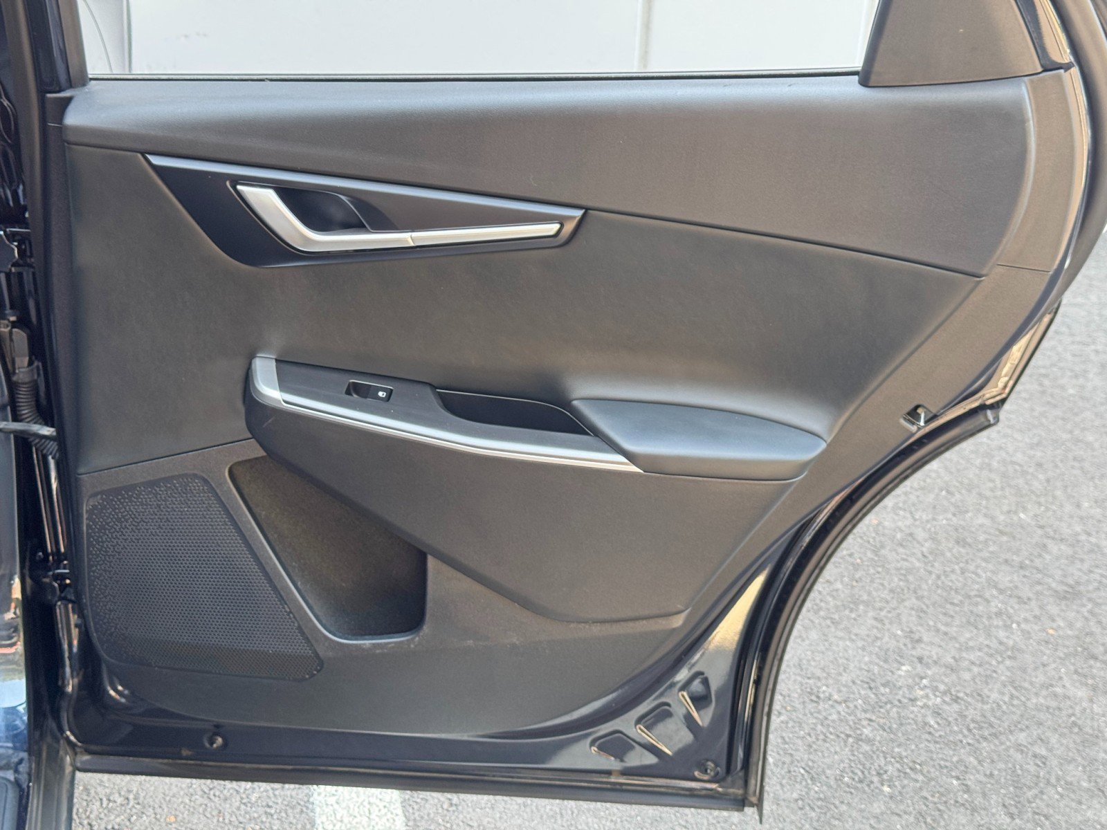 Used 2022 Kia EV6 Light RWD image 43