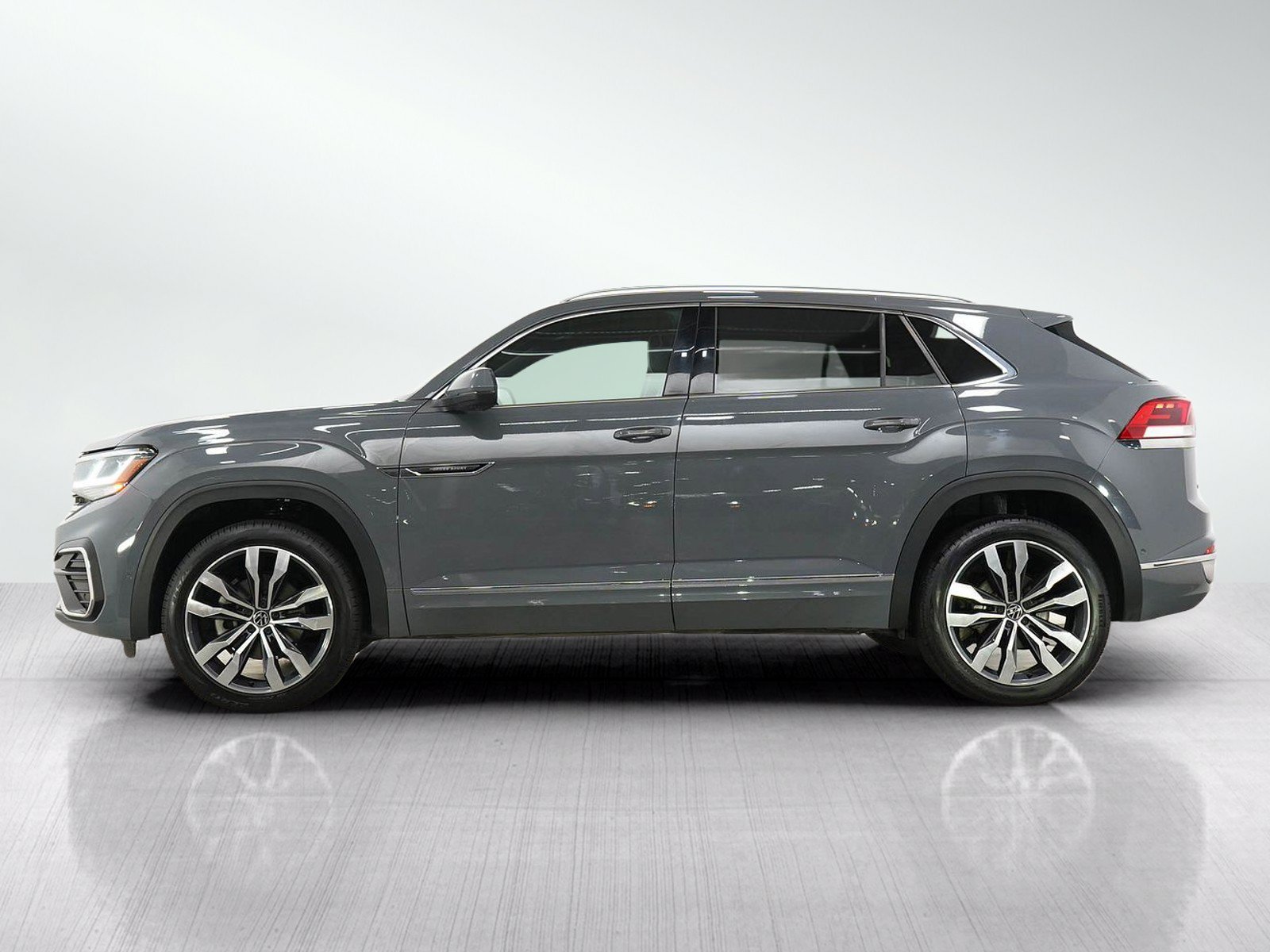 Used 2023 Volkswagen Atlas Cross Sport SEL Premium R-Line AWD/4WD image 2