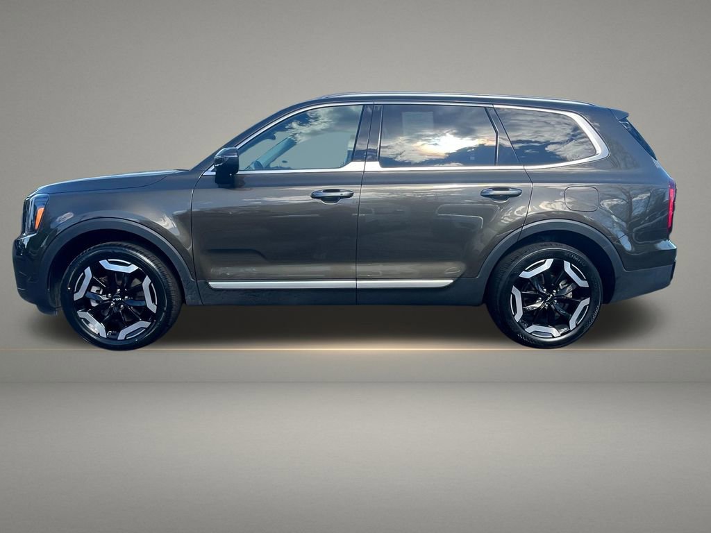 Used 2025 Kia Telluride S FWD image 2