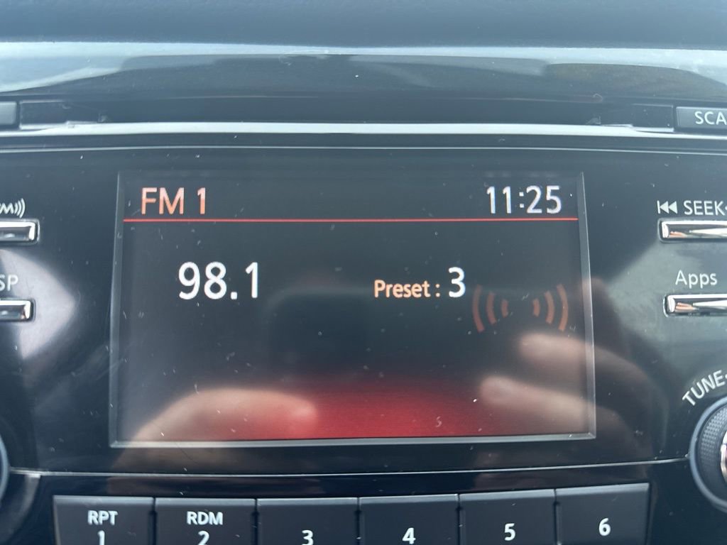 Used 2016 Nissan Rogue S image 19