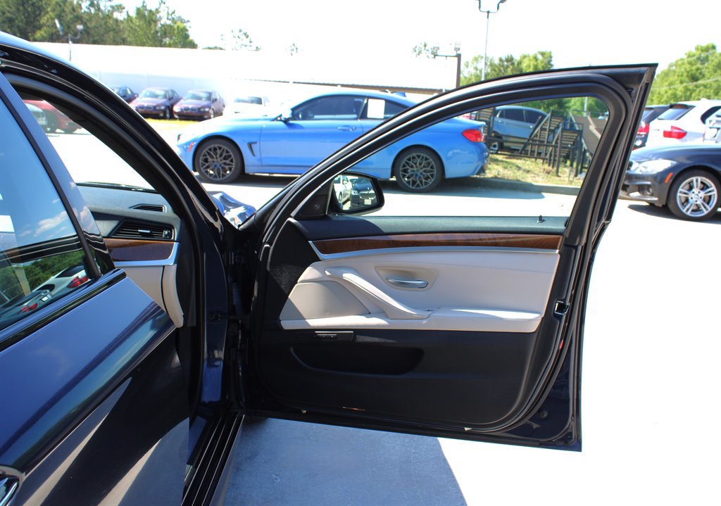 Used 2011 BMW 550i Sedan RWD image 30