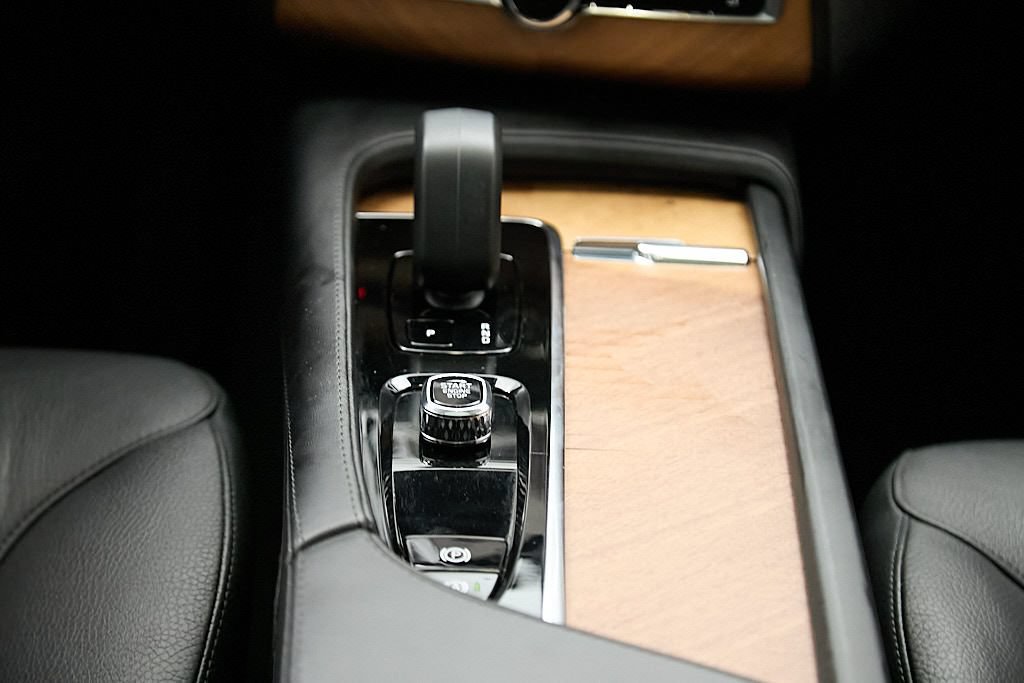 Used 2023 Volvo XC90 T8 Plus w/ Protection Package Premier AWD/4WD image 25
