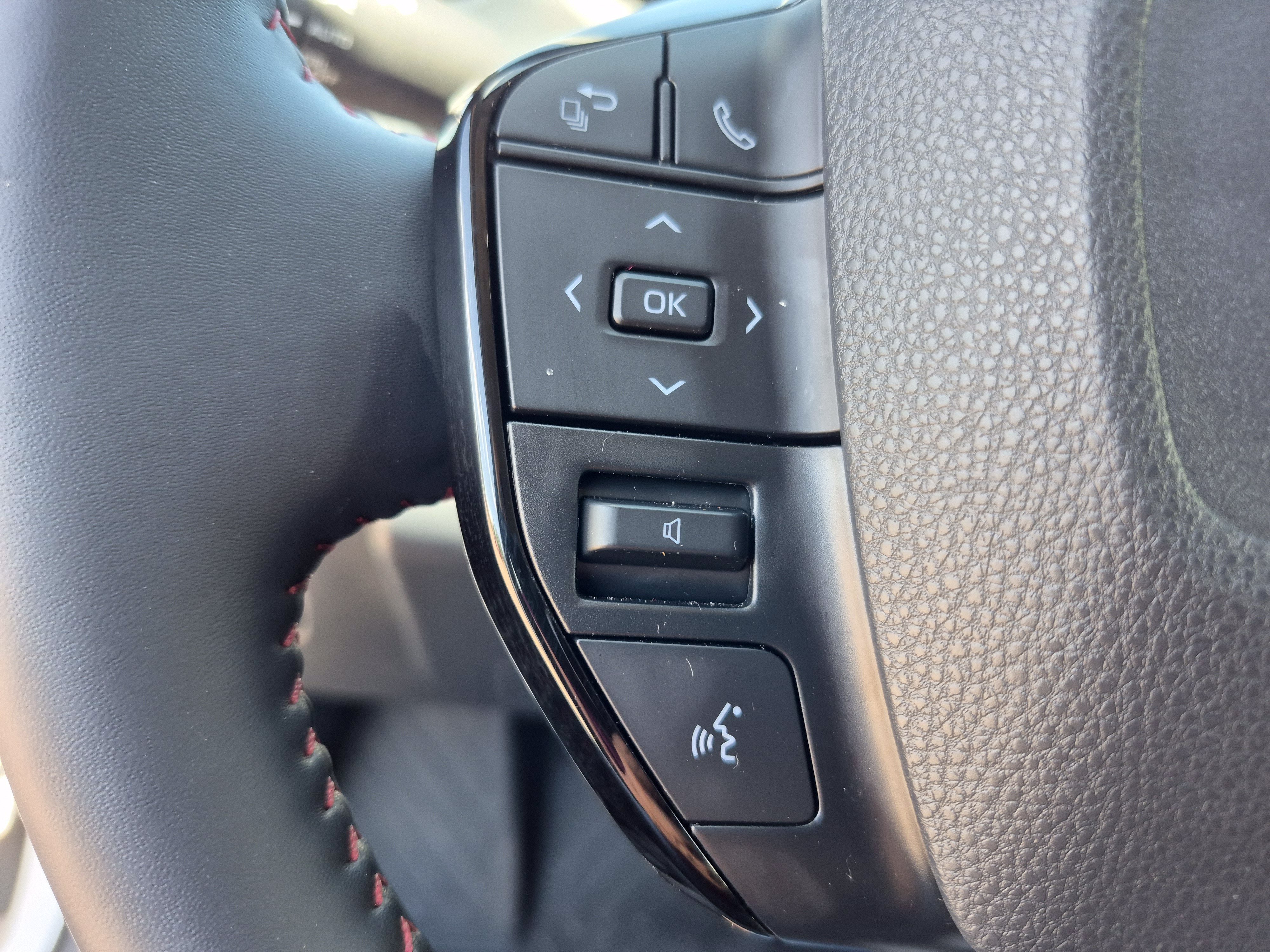 Used 2026 Toyota Prius Plug-In Hybrid FWD image 26