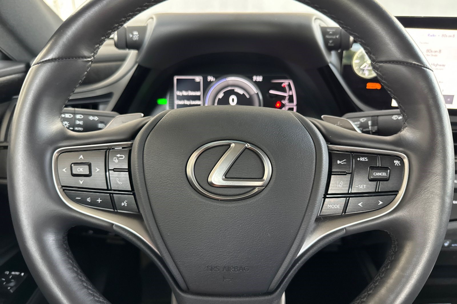 Used 2025 Lexus ES 300h w/ Premium Package FWD image 28