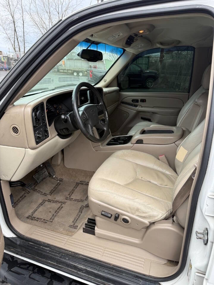 Used 2004 Chevrolet Suburban LT w/ Preferred Equipment Group image 10